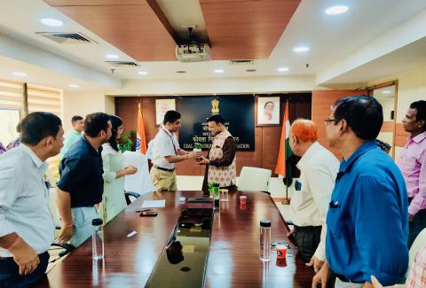 दिनांक 10.09.2024 कोयला नियंत्रक कार्यालय, कोयला मंत्रालय दिल्ली में हिन्दी कार्यशाला का आयोजन किया गया। श्री सजीश कुमार एन. , कोयला नियंत्रक द्वारा आमंत्रित वक्ता श्री रसिक गुप्ता, कवि एवं वरिष्ठ साहित्यकार का अभिनंदन और स्वागत  किया गया |
